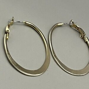 Gold Classic Oval Hoop Earrings with Elegant Simple Design